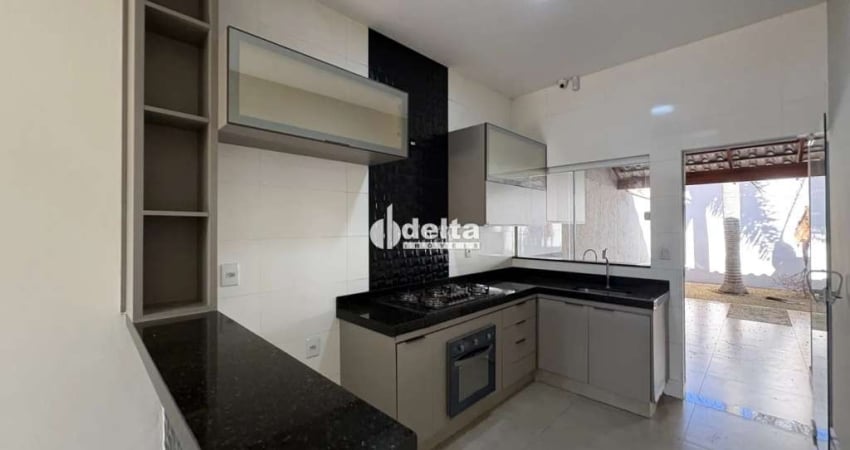 Casa residencial disponível para locação no bairro Novo Mundo em Uberlândia-MG.