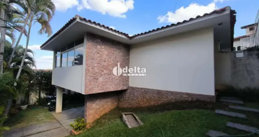 Casa residencial disponível para locação no bairro Fundinho em Uberlândia-MG.