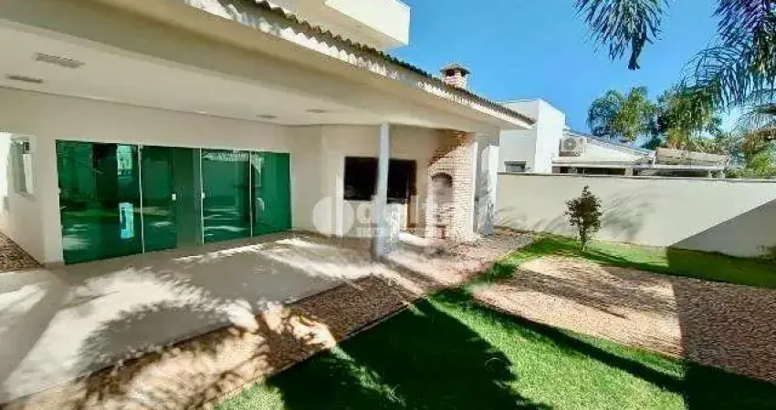 Casa no condomínio Paradiso Ecológico disponível para locação no bairro Aclimação Uberlândia em Uberlândia-MG