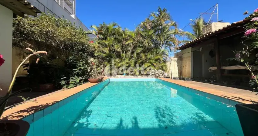 Casa residencial disponível para locação e venda no bairro santa maria em uberlândia-mg.