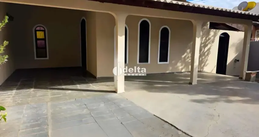 Casa residencial disponível para locação no bairro Santa Mônica em Uberlândia-MG.