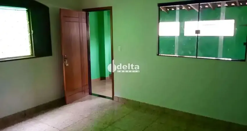 Casa residencial disponível para locação no bairro Santa Rosa em Uberlândia-MG.