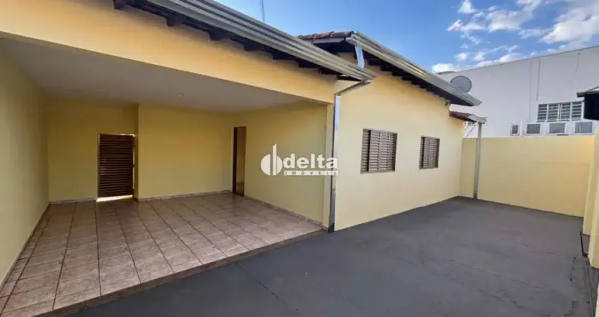 Casa com 4 quartos para alugar no Santa Mônica, Uberlândia 