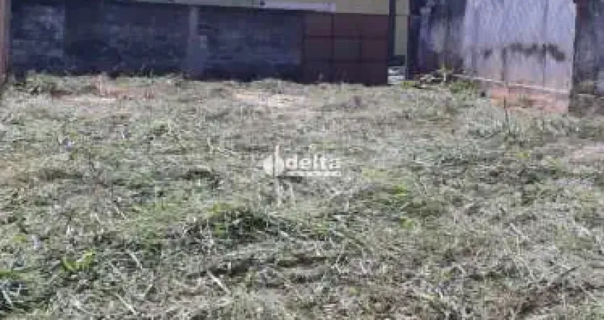 Terreno disponível para locação e venda no bairro Saraiva em Uberlândia-MG