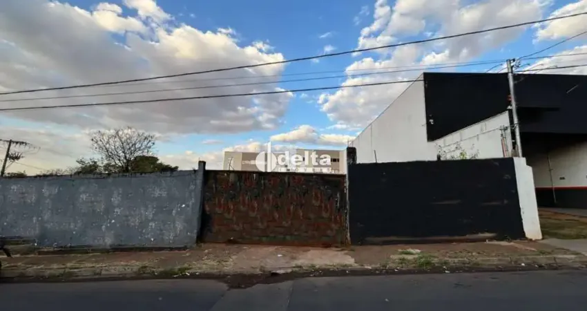 Área disponível para locação no bairro Chácaras Tubalina E Quartel em Uberlândia-MG
