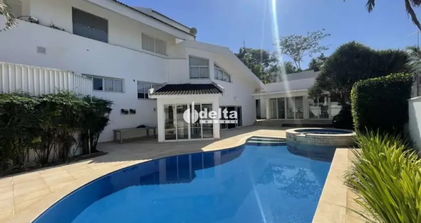 Casa residencial/comercial disponível para locação no bairro Lídice em Uberlândia-MG.
