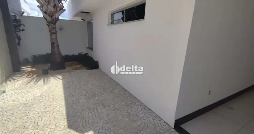 Casa residencial/comercial disponível para locação no bairro brasil em uberlândia-mg.