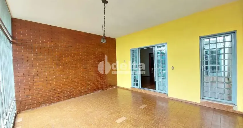 Casa disponível para locação no bairro Tabajaras em Uberlândia-MG