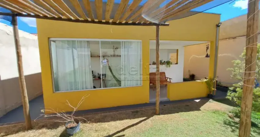 Casa residencial  disponível para locação e venda no bairro Santa Mônica em Uberlândia-MG