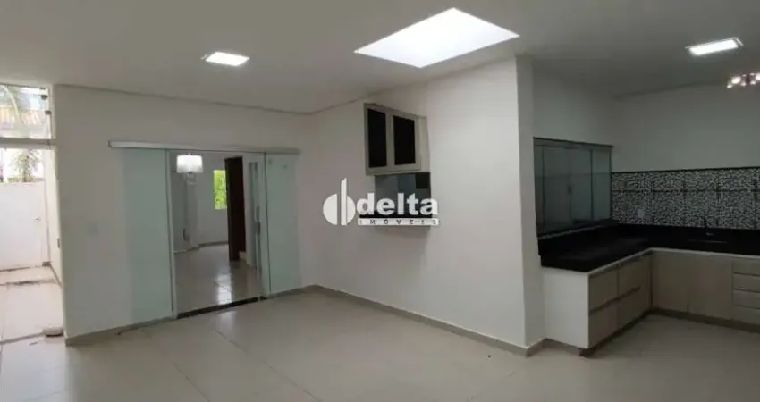 Casa em condomínio com 3 quartos sendo 1 suíte, disponível locação e venda no bairro morada da colina em uberlândia-mg
