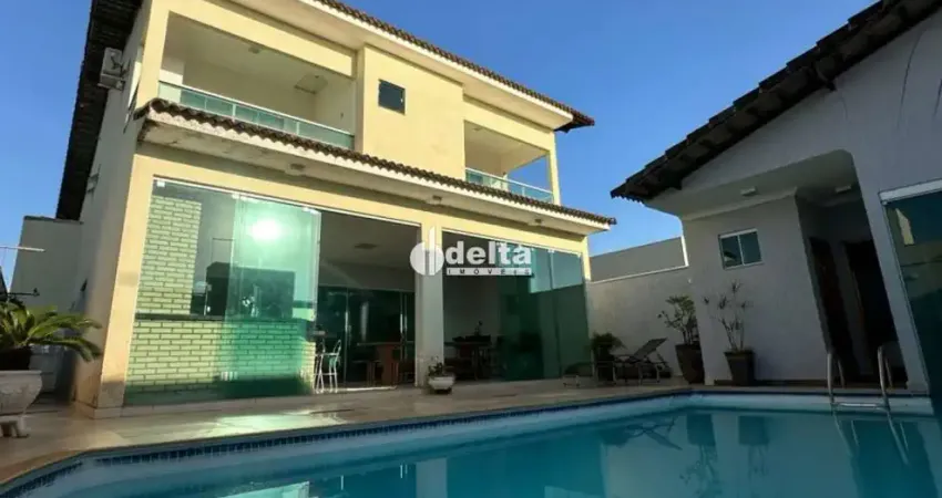 Casa em condomínio disponível para locação no bairro Laranjeiras em Uberlândia-MG