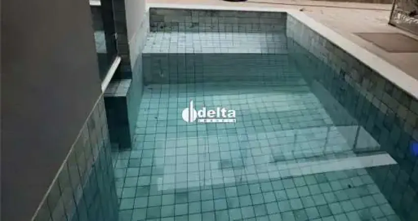 Casa residencial em condomínio disponível para disponível para locação no bairro granja marileusa em uberlândia-mg.