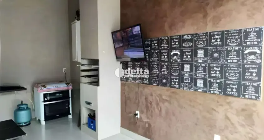 Casa residencial disponível para locação no bairro brasil em uberlândia-mg.