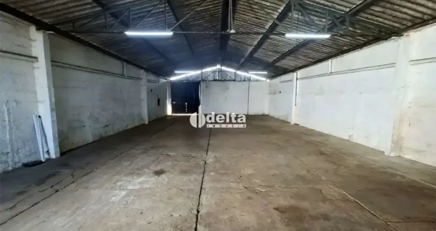 Galpão disponível para locação no bairro marta helena em uberlândia-mg.