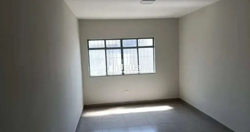 Casa comercial com 4 quartos disponível para locação no bairro centro em uberlândia-mg.