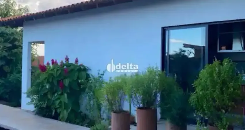 Casa residencial com 4 suítes e piscina disponível para locação e venda bairro cidade jardim em uberlândia-mg.