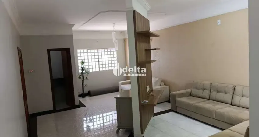 Casa residencial com 4 quartos sendo 1 suíte disponível para locação no bairro santa mônica em uberlândia-mg.