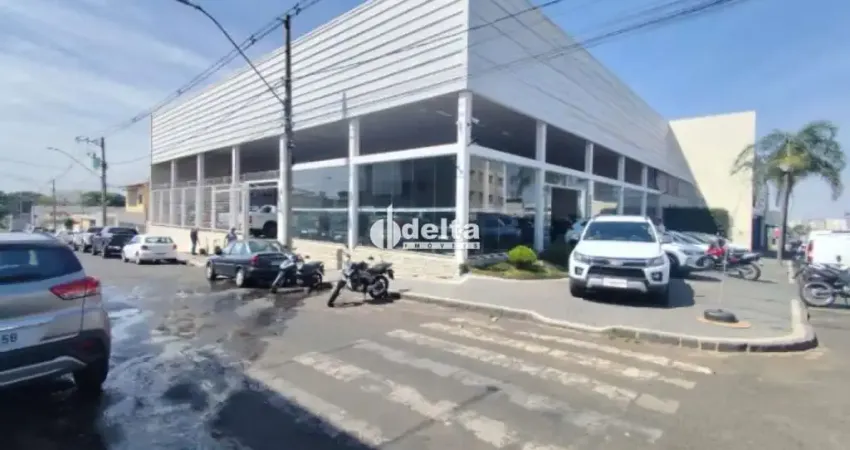 Ponto comercial com 875m² de área útil e 1.725m² de área total disponível para locação no bairro brasil em uberlândia-mg.