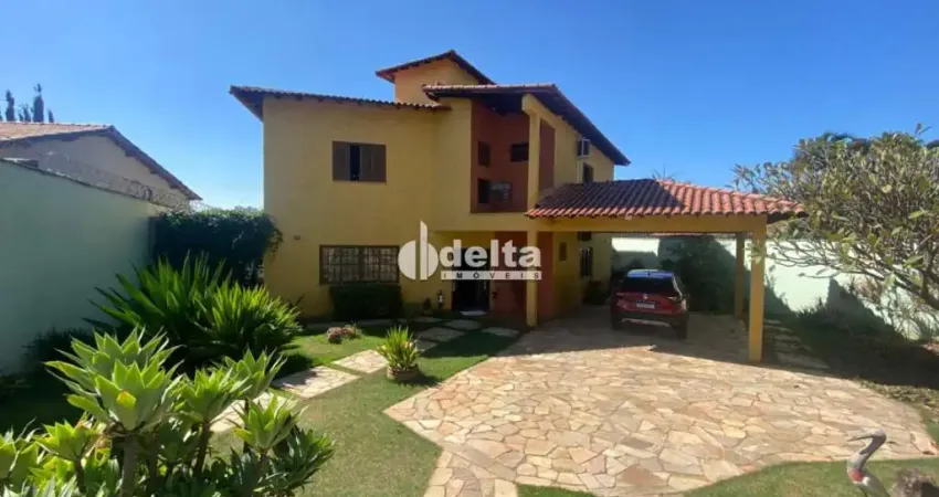 Casa com 3 suítes disponível para locação e venda no bairro cidade jardim em uberlândia - mg.