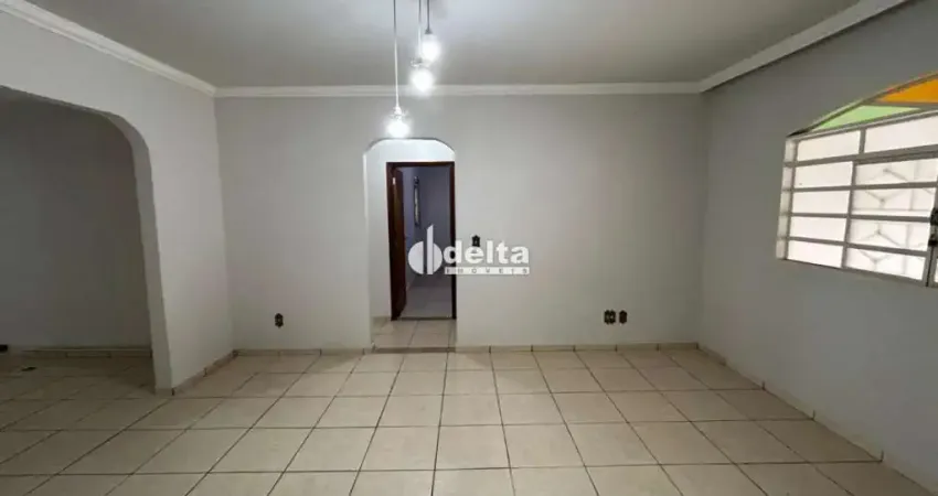 Casa residencial com 5 quartos sendo 1 suíte disponível para locação no bairro jaraguá em uberlândia - mg.