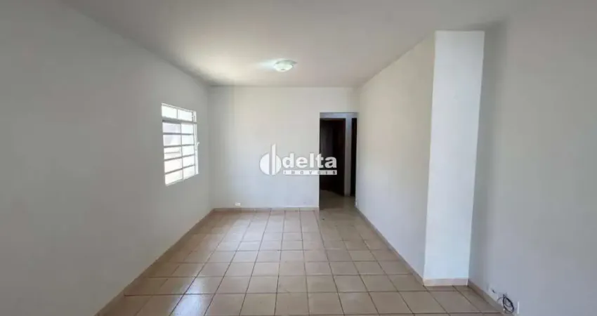 Casa residencial com 3 quartos sendo 1 suíte disponível para locação no bairro granada em uberlândia - mg.