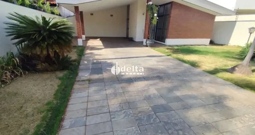 Casa residencial com 4 quartos sendo 2 suítes disponível para locação no bairro fundinho em uberlândia - mg.