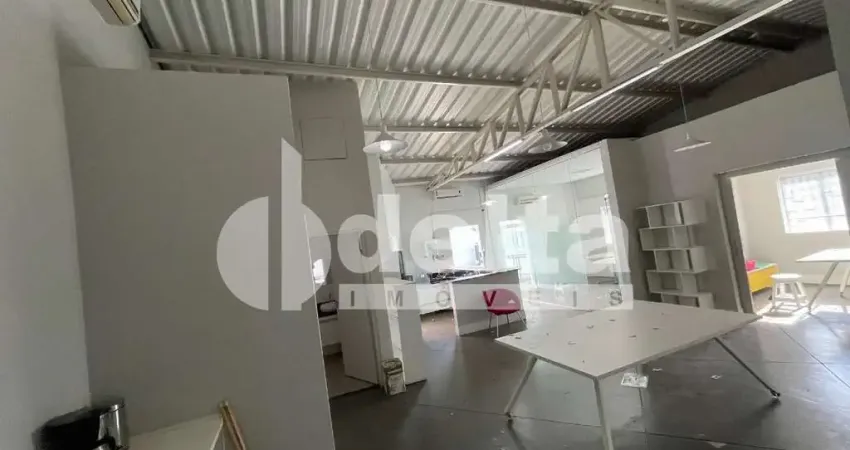 Casa comercial disponível para locação no bairro fundinho em uberlândia-mg.