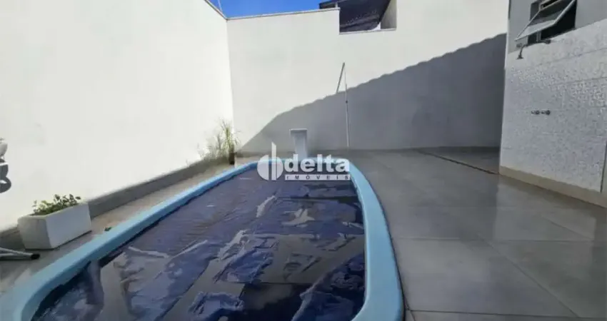 Casa residencial com 3 quartos sendo 1 suíte disponível para locação no bairro novo mundo em uberlândia - mg.