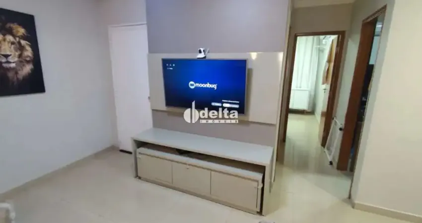 Casa em condomínio com 3 quartos sendo 1 suíte disponível para locação no bairro aclimação em uberlândia - mg.