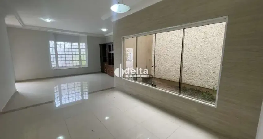 Casa térrea, 4 quartos sendo 2 suítes, bairro santa mônica - uberlândia