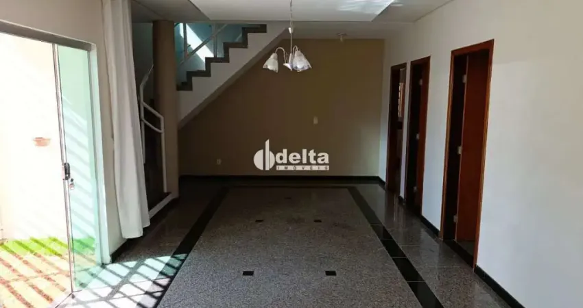 Casa residencial com 5 quartos sendo 2 suítes disponível para locação no bairro alto umuarama em uberlândia - mg.