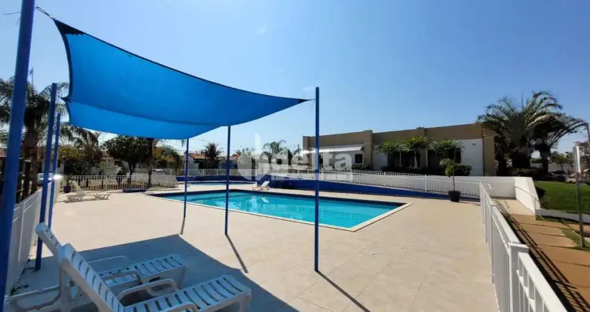 Casa em condomínio com 3 quartos sendo 1 suíte, disponível para locação no bairro aclimação em uberlândia-mg