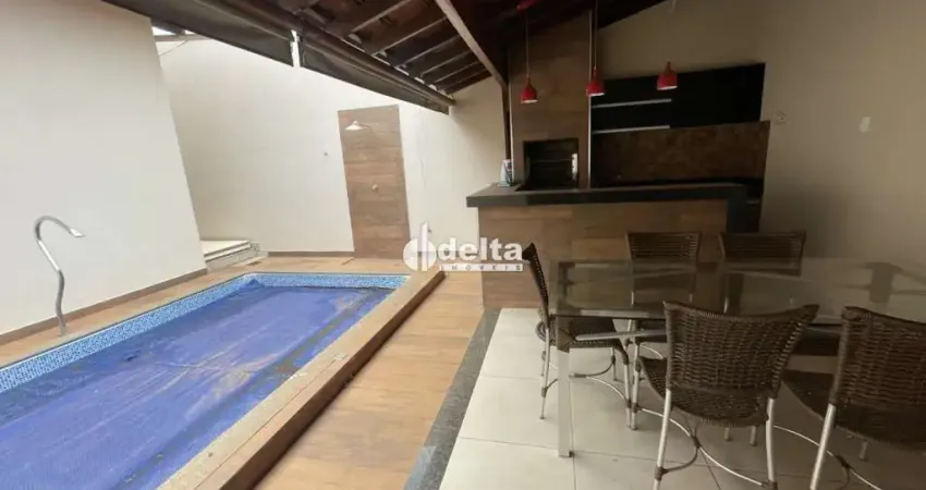 Casa residencial com 3 quartos sendo 1 suíte disponível para locação no bairro alto umuarama em uberlândia - mg.