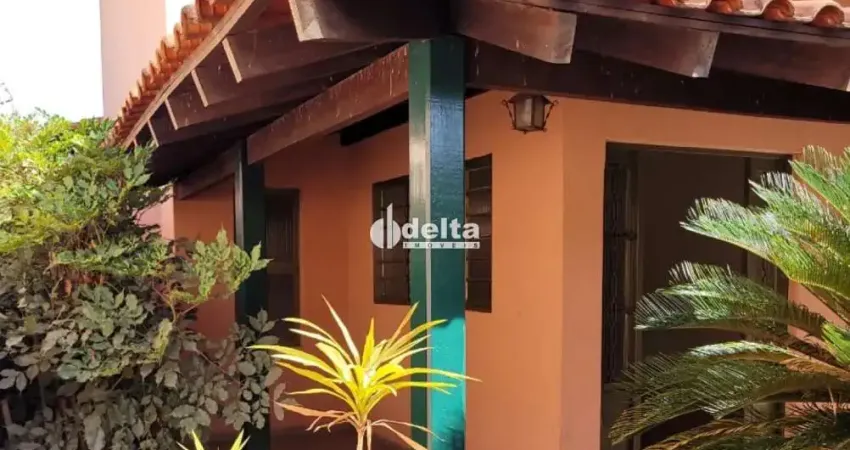 Casa residencial com 4 quartos sendo 1 suíte disponível para locação no bairro santa mônica em uberlândia - mg.