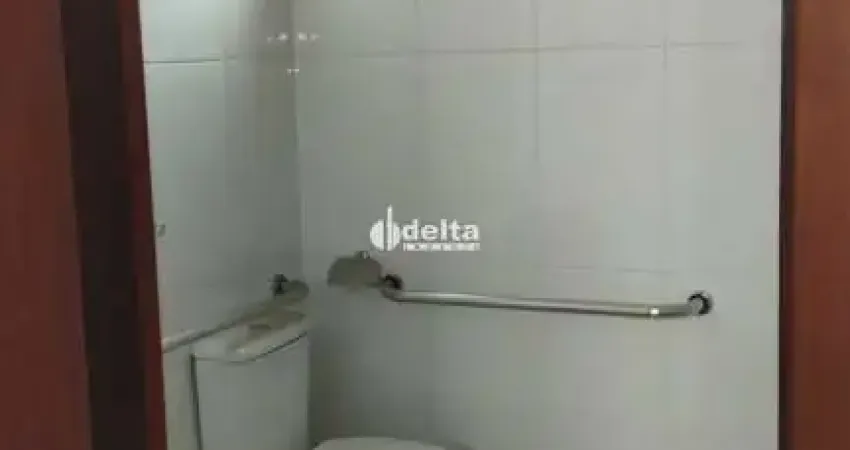 Galpão comercial disponível para locação no bairro granada em uberlândia-mg