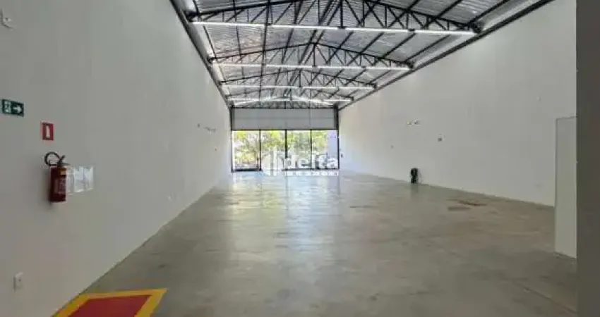 Galpão comercial disponível para locação no bairro brasil em uberlândia-mg