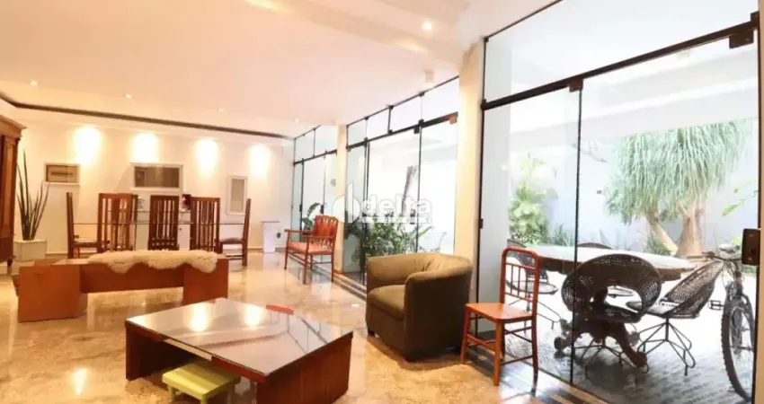 Casa residencial mobiliada com 4 quartos e 1 suíte disponível para locação no bairro lidice em uberlândia-mg.