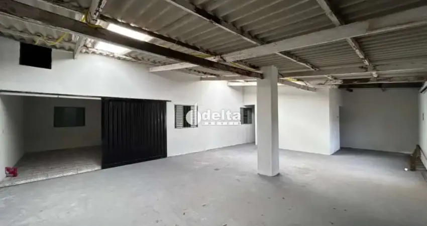 Casa residencial com 4 quartos sendo 3 suítes, disponível para locação no bairro planalto em uberlândia-mg