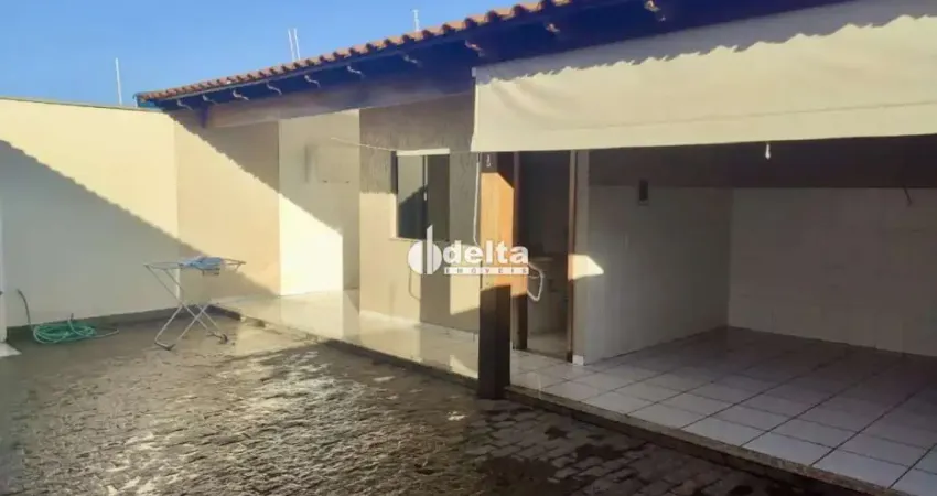Casa residencial com 3 quartos sendo 1 suítes disponível para locação e venda no bairro jardim botânico em uberlândia-mg