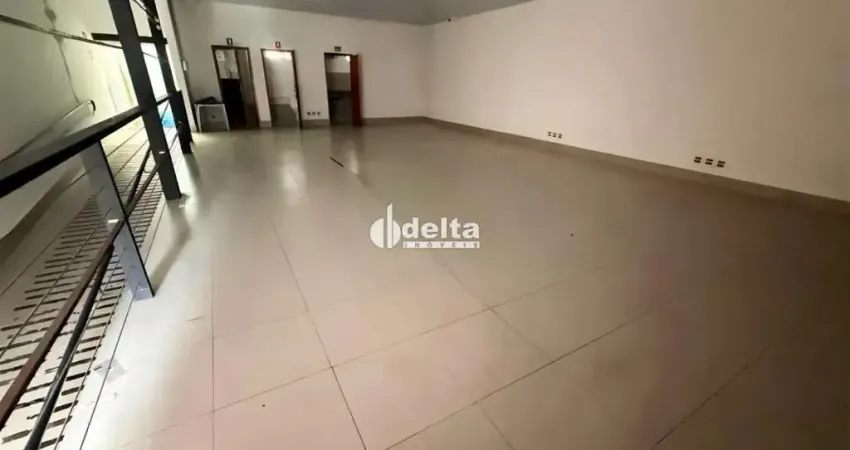 Loja com estacionamento disponível para locação no bairro centro em uberlândia-mg