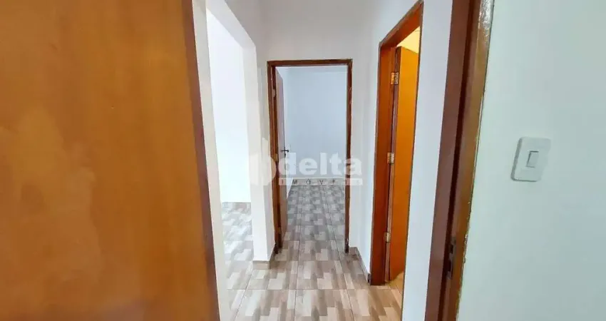 Casa residencial com 2 quartos disponível para locação no bairro nossa senhora das graças em uberlândia-mg