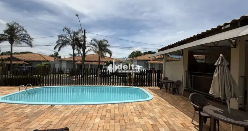 Casa em condomínio com 3 quartos sendo 1 suíte disponível para locação no bairro santa luzia em uberlândia-mg