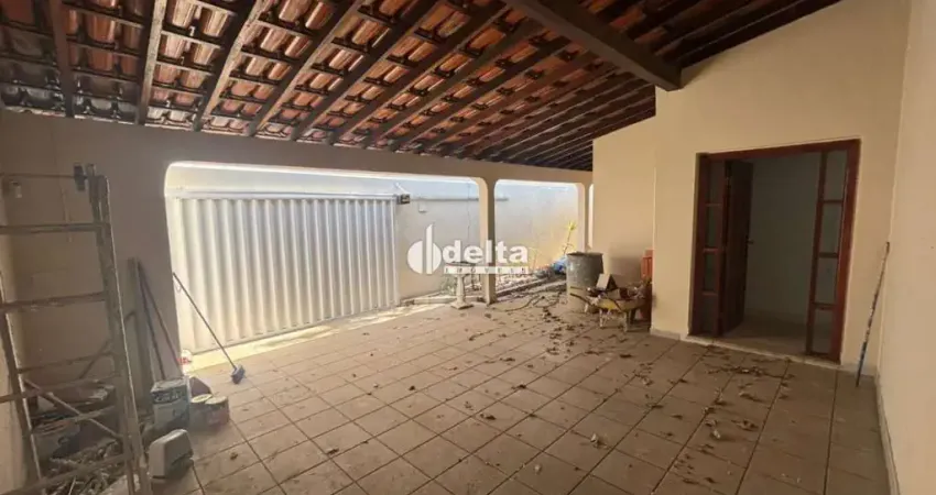 Casa residencial com 3 quartos sendo 2 suítes disponível para locação no bairro santa monica em uberlândia-mg