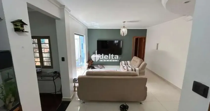 Casa residencial com 3 quartos sendo 2 suítes disponível para locação no bairro santa rosa em uberlândia-mg