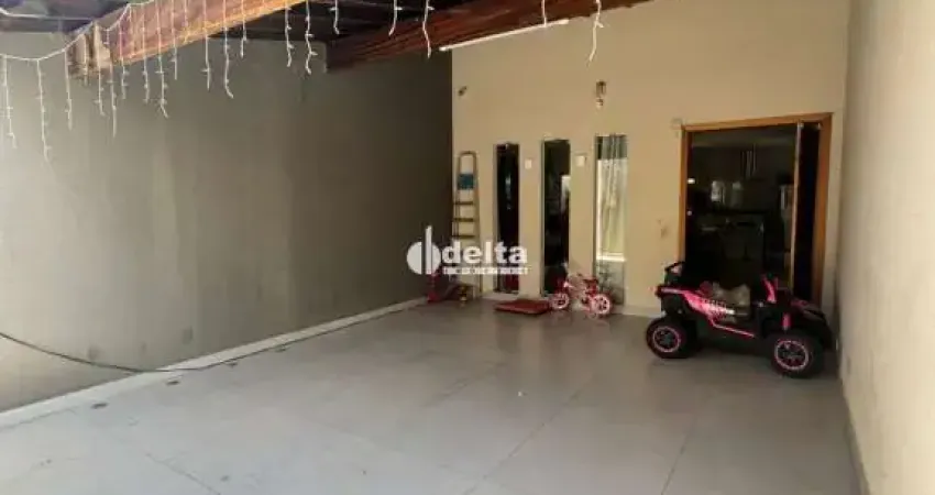 Casa residencial com 3 quartos sendo 1 suíte disponível para locação no bairro cidade jardim em uberlândia-mg.