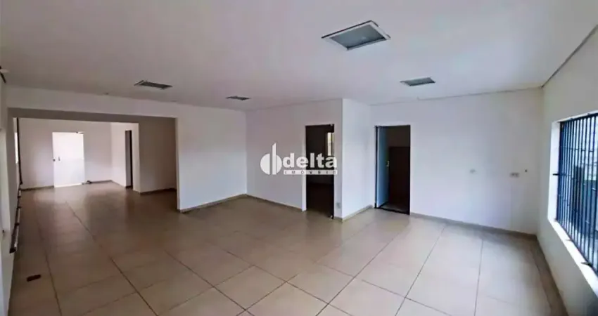 Casa comercial disponível para locação no bairro centro em uberlândia-mg