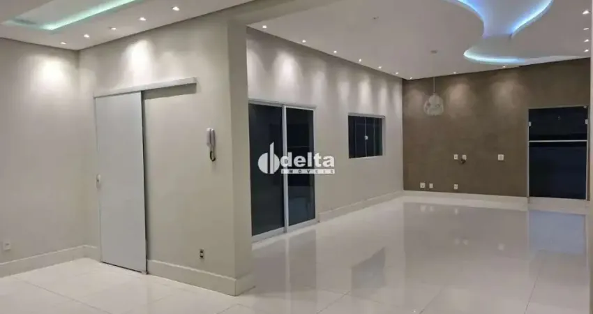 Casa residencial com 3 quartos sendo 1 suíte disponível para locação e venda no bairro daniel fonseca em uberlândia - mg.