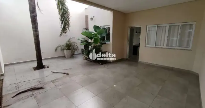 Casa residencial com 2 quartos, sendo 1 suíte, disponível para locação no bairro granada em uberlândia-mg