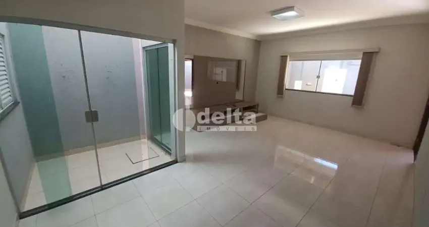 Casa residencial com 3 quartos e 1 suíte disponível para locação no bairro alto umuarama em uberlândia-mg