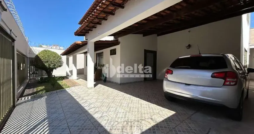 Casa residencial com 4 quartos sendo 1 suíte disponível para locação e venda no bairro santa mônica em uberlândia-mg